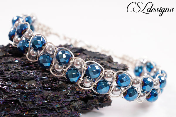 Funky wire macrame bracelet ⎮ Silver and blue