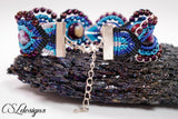 Beaded circles micro macrame bracelet ⎮ Blue and burgundy
