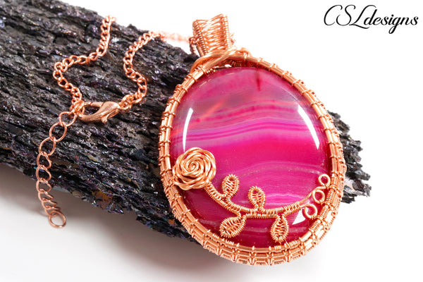 Rose wirework cabochon necklace ⎮ Copper and pink
