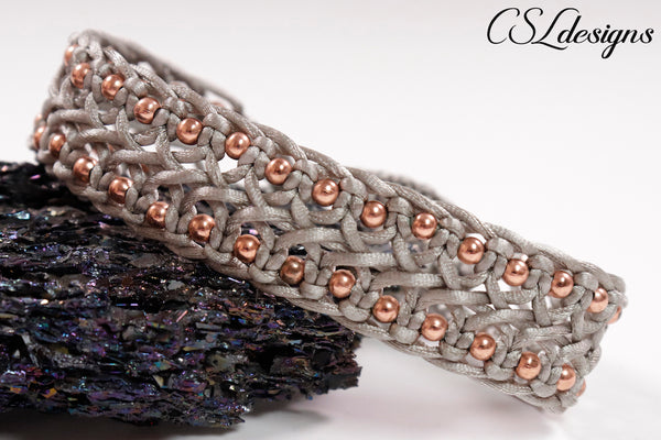 Beaded herringbone macrame bracelet ⎮ Grey and copper