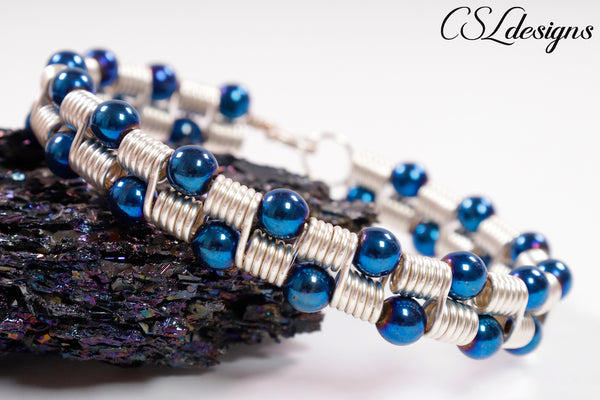 Beaded coils wirework bracelet ⎮ Silver and blue