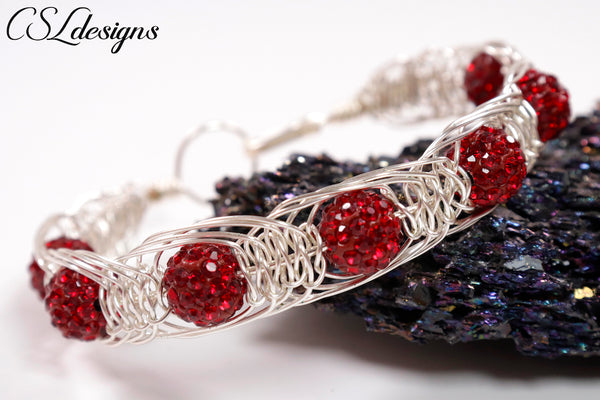 Corset wire macrame bracelet ⎮ Silver and red